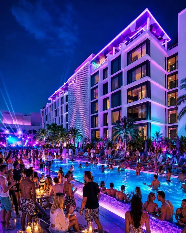 House Music @ Moxie Pool Party