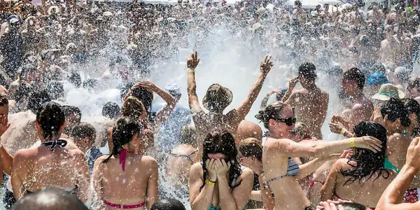 LARGEST Pool Parties South Beach - MOXY