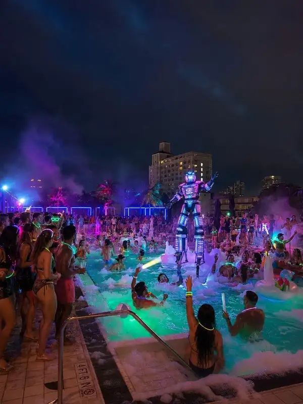 Live Shows @ Moxy Pool Party